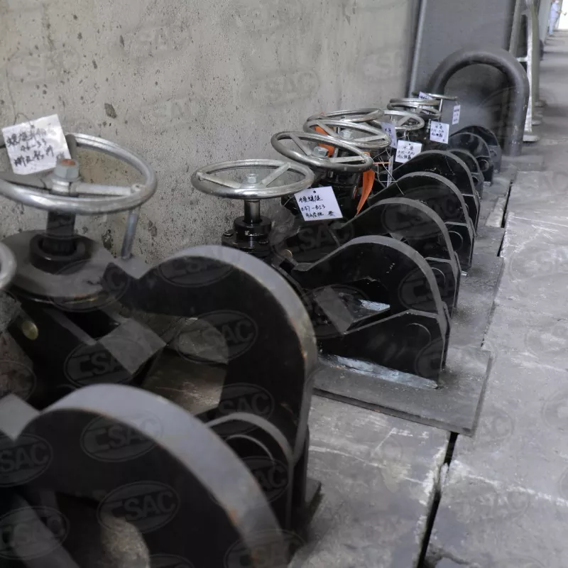 Vandeniui nepralaidus pasukamas inkaro grandinės atlaisviklis